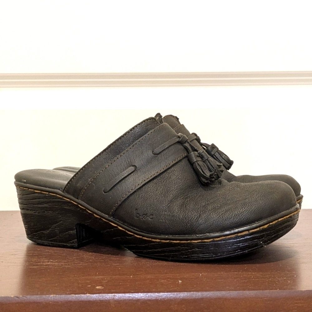 B.O.C. Born Concept 9M Black Leather Tassel Clogs with Faux Woodgrain Soles